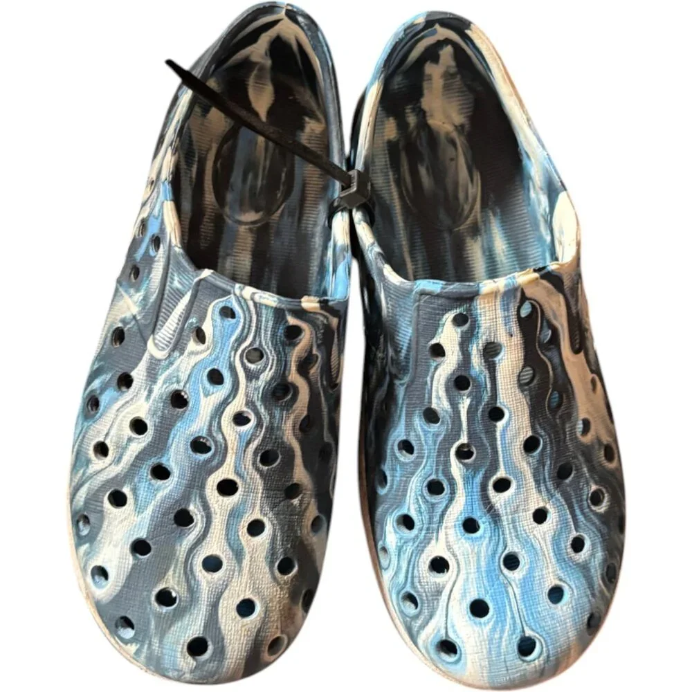 boys' and girls' toddler blue and white marbled slip-on water shoes‎ in size 10